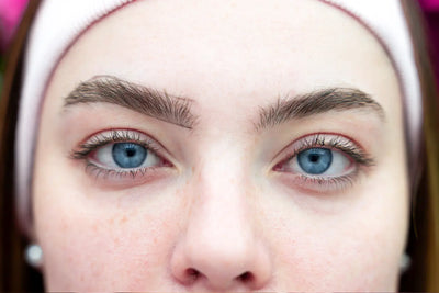 Imagem de marcação de sobrancelhas feita pela Natalia Beauty.